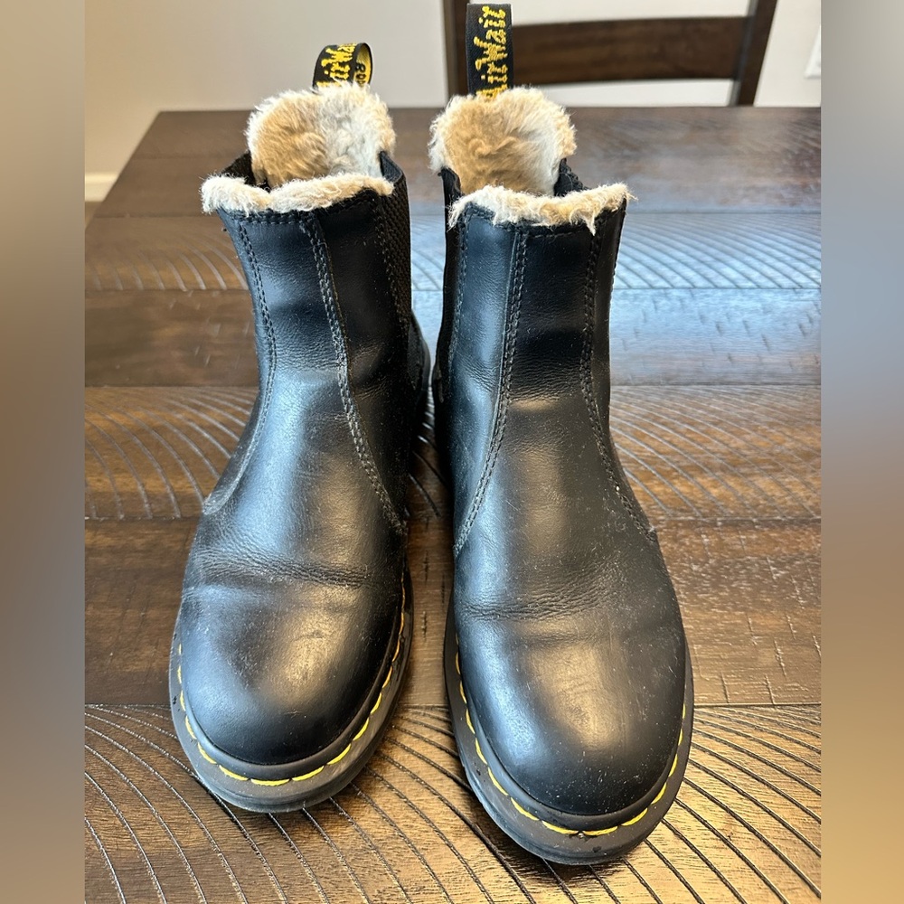 2976 Women’s Fuax Fur Lined Chelsea Boots
